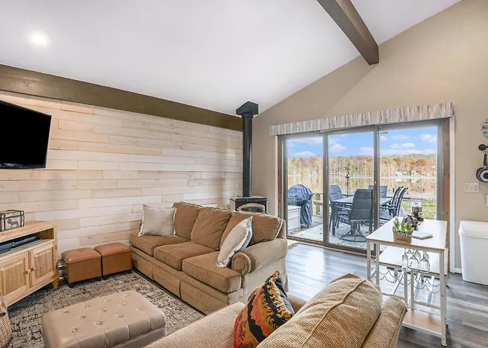 Quiet And Cozy Lakefront Home Near Mt Boyne